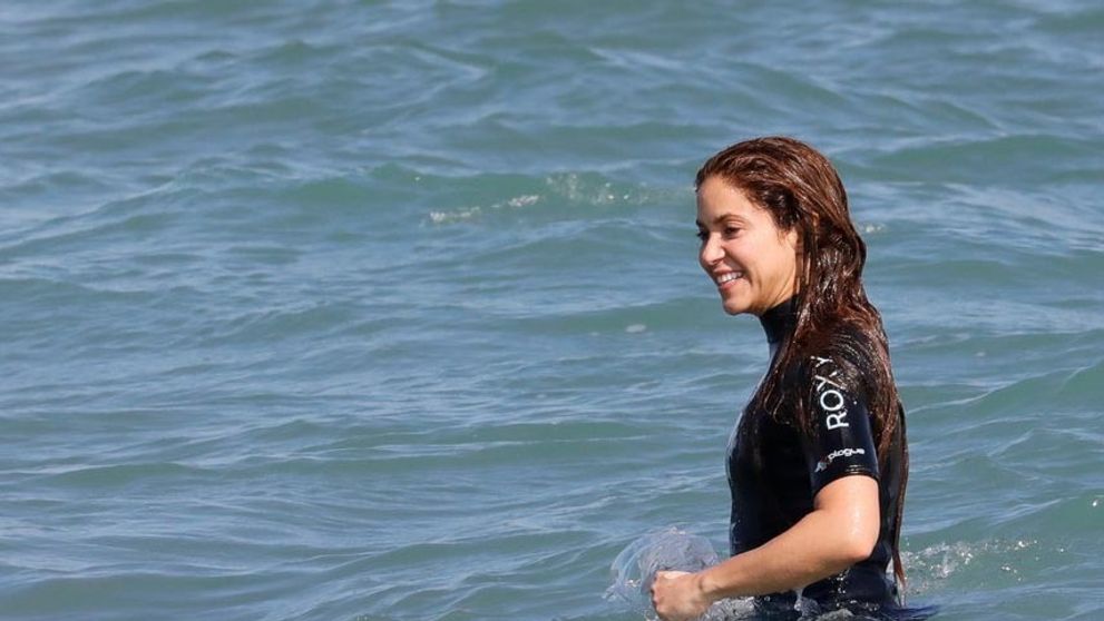 Čerstvo slobodná Shakira: Usmiata v mori s týmto fešákom