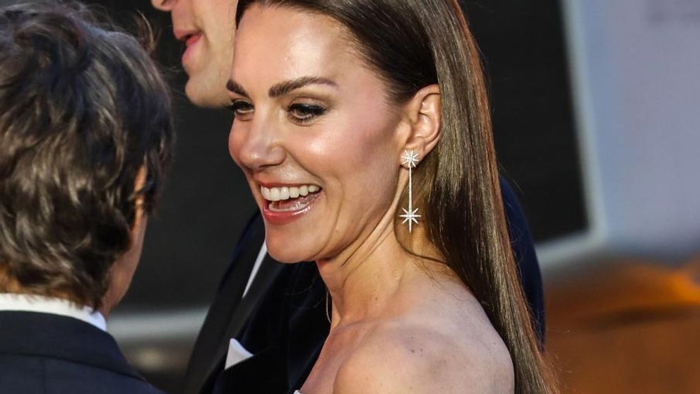 Vojvodkyňa Kate po boku známeho herca: Mohla toto spôsobiť?