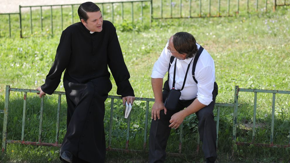 V Hornej Dolnej zamieša karty tento známy herec