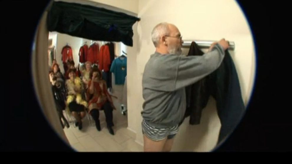 Nože tam hoď nejakú pózu, fešák! Opona sa dvíha!