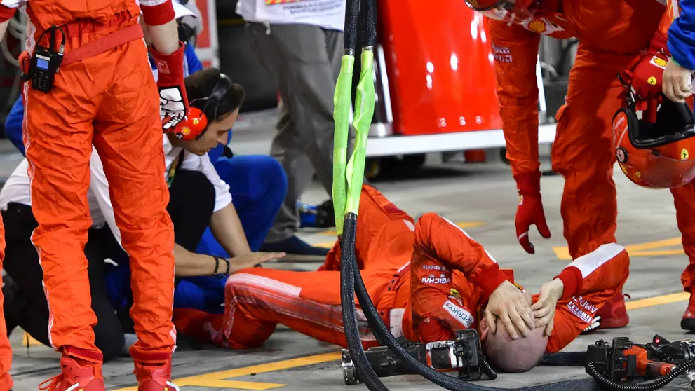 Vettelov triumf v Bahrajne zatienil nepríjemný incident. Räikkönen zrazil mechanika