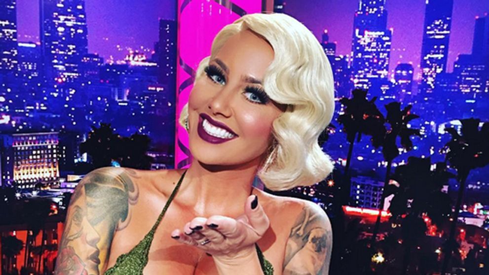Šokujúca premena: Z vyholenej modelky blonďavá sexbomba!