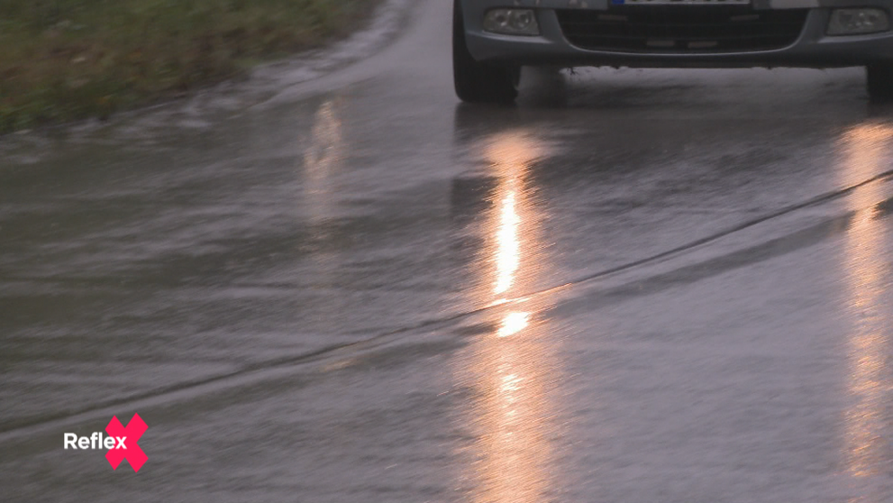 Žena na ceste: Svojím zvláštnym konaním ohrozuje seba aj iných