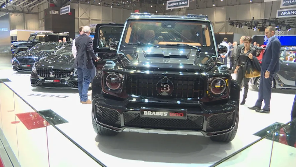 Ženevský autosalón je plný noviniek: Najdrahšie auto sveta aj teréniaky na nabíjačke