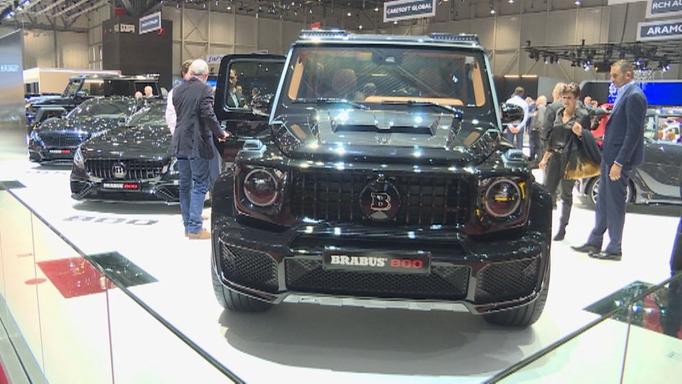 Ženevský autosalón je plný noviniek: Najdrahšie auto sveta aj teréniaky na nabíjačke