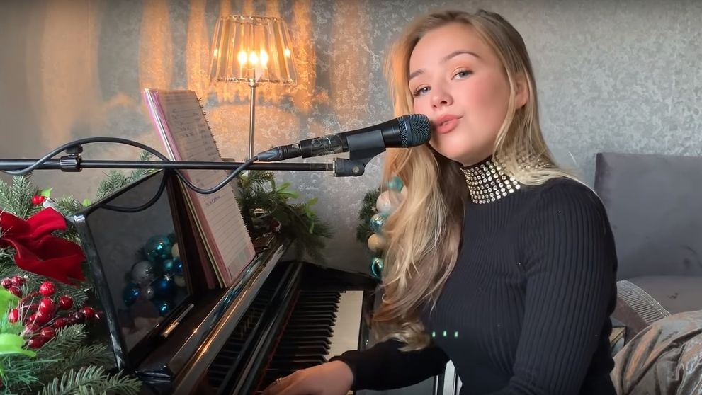 Anjelsky krásna s božským hlasom: Dokonalá prerábka All I Want For Christmas Is You