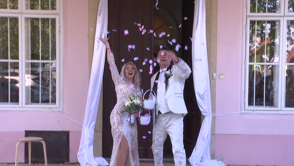 Otto Weiter sa piatykrát oženil, šoférkou extravagantná exfarmárka