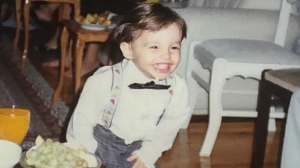 Spoznáte malého šibala? Dnes patrí k obľúbeným hercom