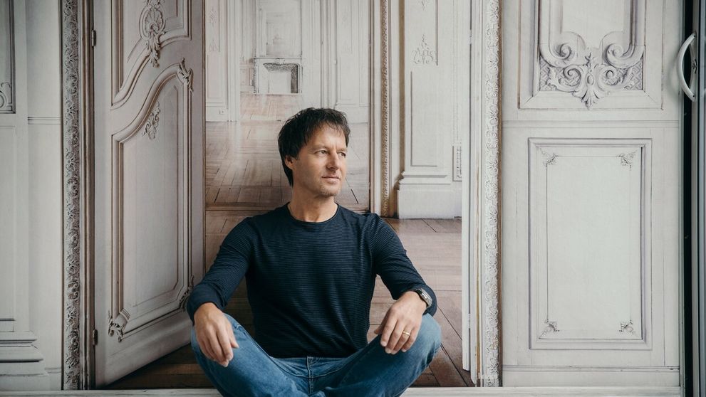 Pavol Habera oslavuje šesťdesiatku! Na fotkách vtedy a dnes