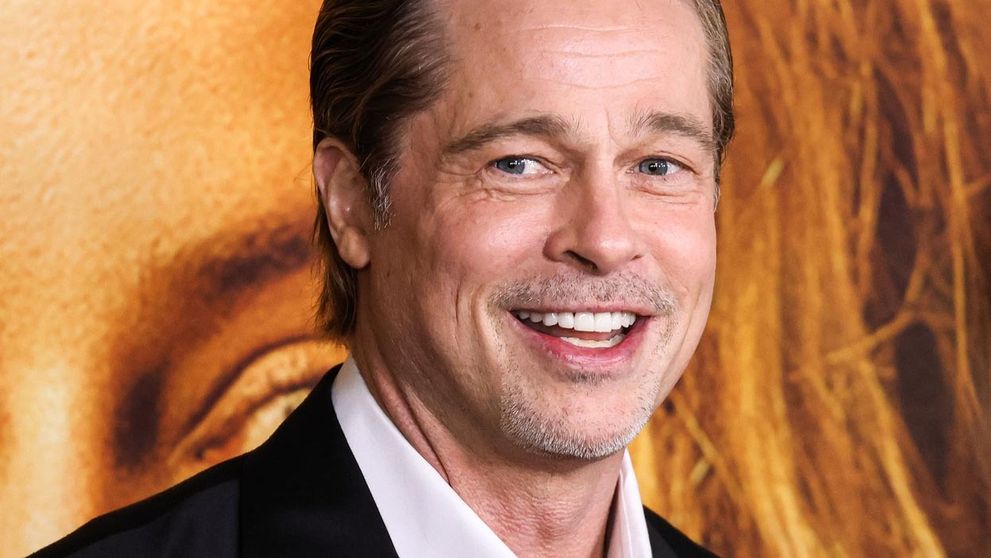 Prichytený! Brad Pitt s novou priateľkou hore bez