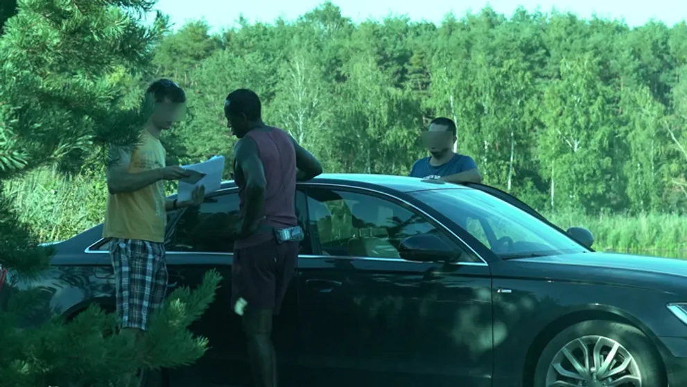 Ibi Maiga v problémoch: Na Farme ho navštívili záhadní muži!