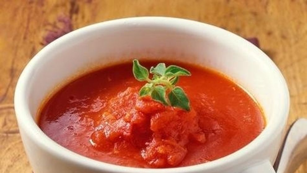 Talianska paradajková polievka s parmezánom