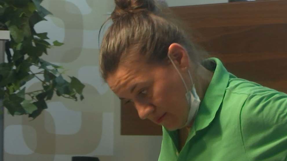 Pedikérky u slávneho herca doma: Vraj nesplachuje záchod!