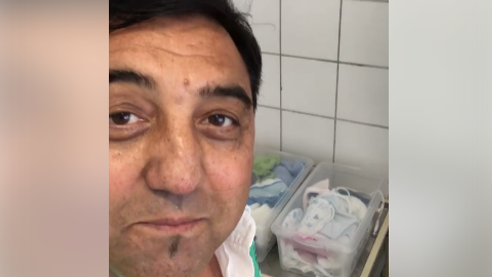 Igor Kmeťo sa stal piatykrát otcom. Takto vyzerá jeho syn Denis