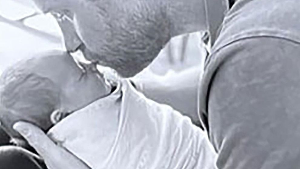 Fotky dcéry Harryho a Meghan sú vonku: Rozkošné bábätko tesne po pôrode