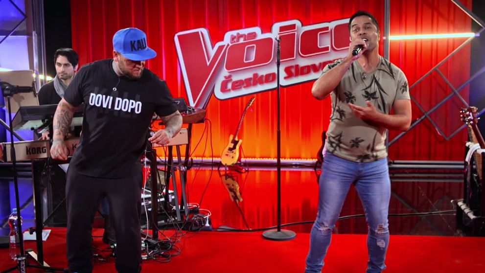 Lekcia salsy pre Kaliho. Pozrite na tie pohyby!