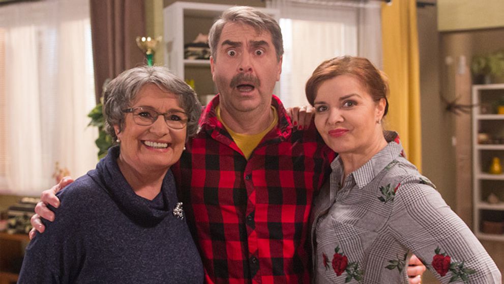 Na Susedov sa valí katastrofa: Mamička je späť!