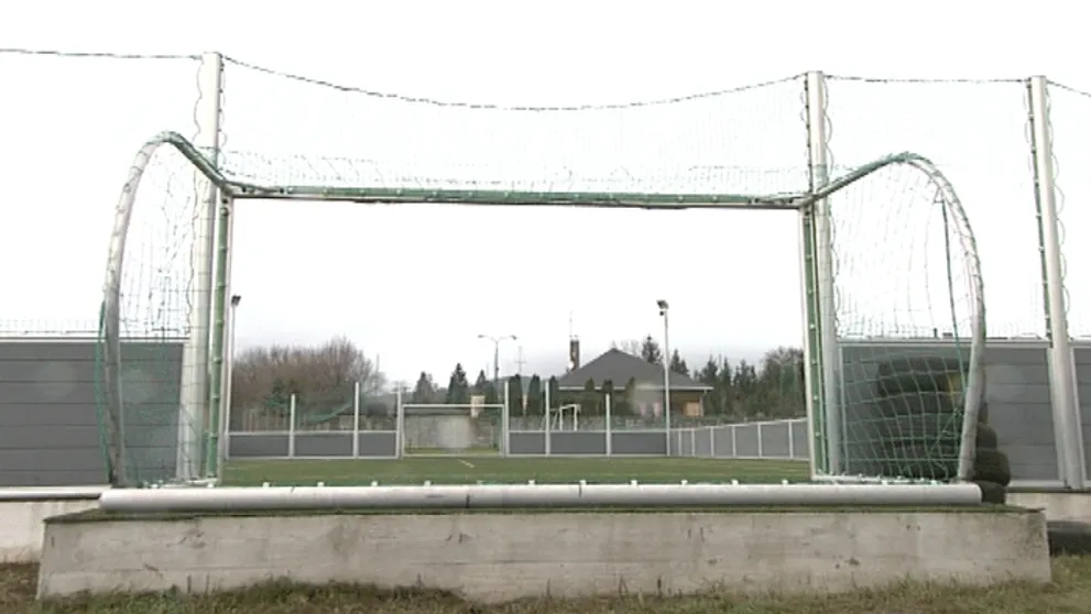 Futbalové ihrisko bez futbalu