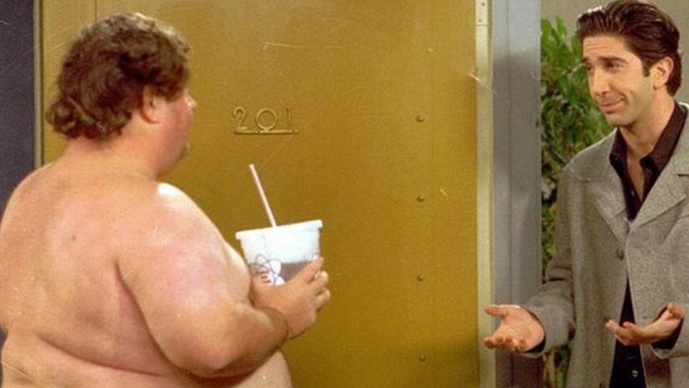 Identita tučného naháča z Priateľov odhalená!