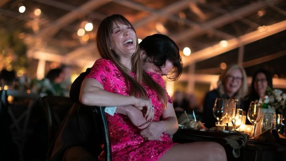 Veľkolepá oslava obľúbenej herečky: Brad Pitt v netradičnom odeve