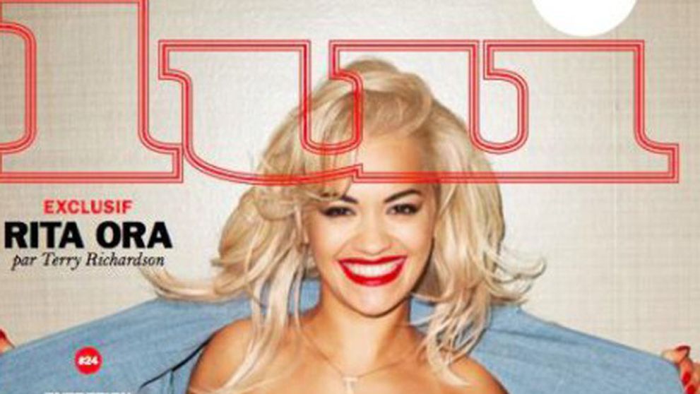Rita Ora v magazíne hore bez. Fanúšikovia sa zhodujú, že má nádherné prsia