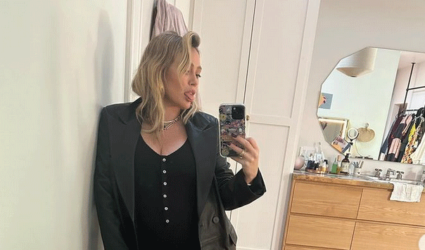 Známa speváčka porodila dcérku do vody: Zverejnila foto priamo z pôrodu