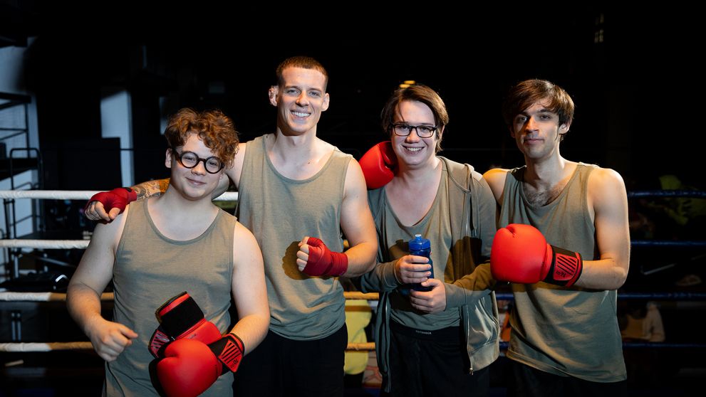 Boxerská príprava bola pre hercov náročná: Uhádli by ste, kto z nich má čierny pás?