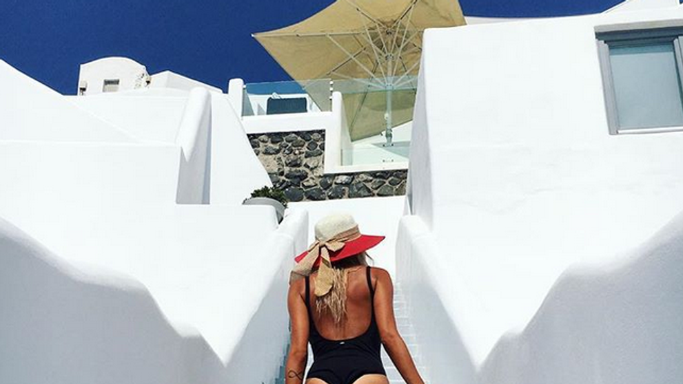 Frajerka Tomáša Tatara zozadu v tango plavkách. Vypadnú vám oči