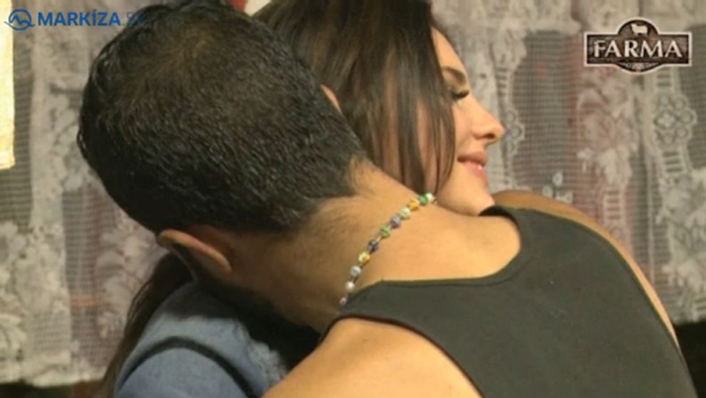 Nočná párty: Objatia, bozky, striptíz!