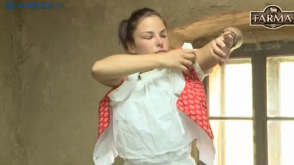 Farmári vyfasovali kroje: Takto sa do nich (ne)vedeli vpratať!