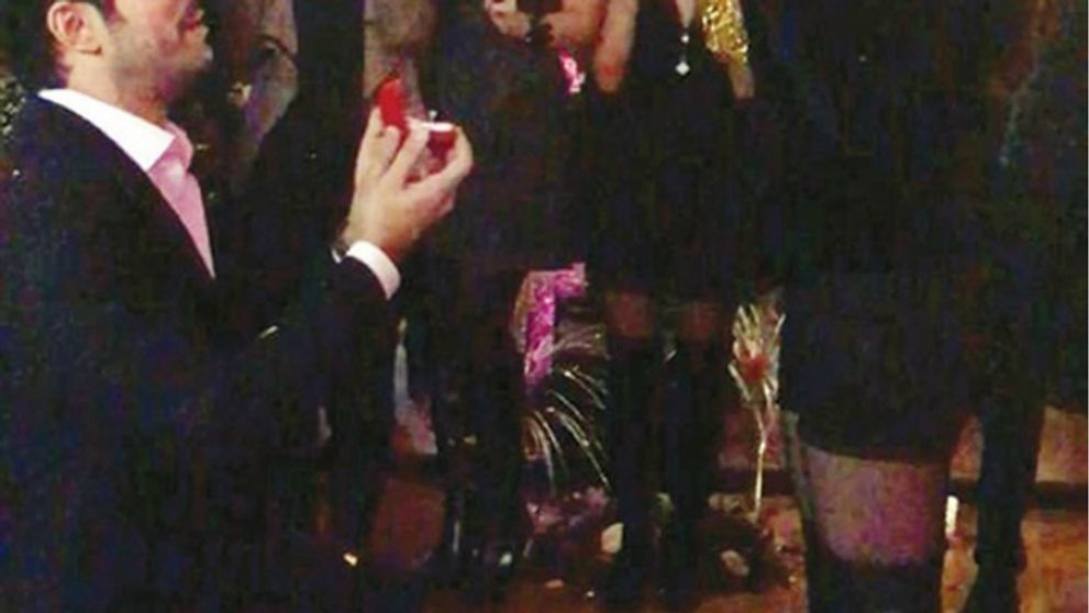 Zásnuby na Štedrý deň: Turecký krásavec na kolenách!