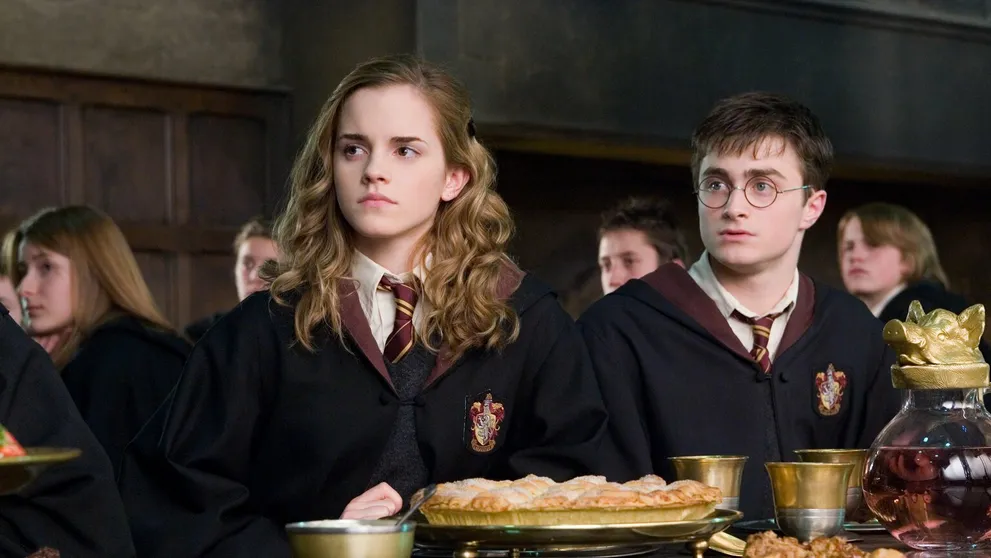 Vedeli ste to? V Harrym Potterovi si zahral brat Emmy Watson