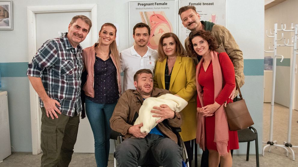 Prvé bábätko v sitcome Susedia!