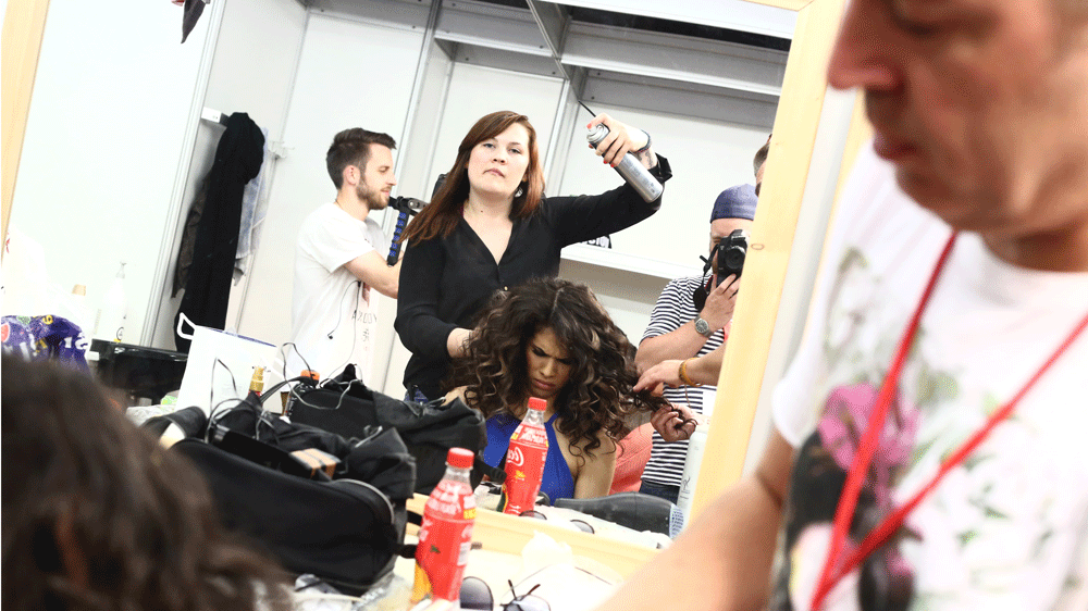 Taká je pravda! Hore musíš sám, ale dole ti všetci pomôžu!