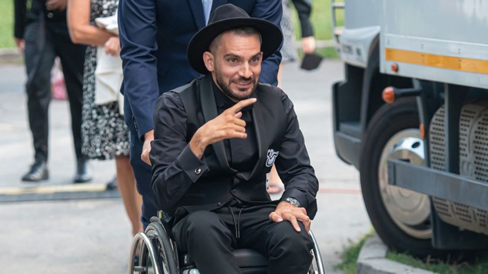 Ale, ale! Bekim balil kolegyňu priamo pred kamerami, tá je však vydatá