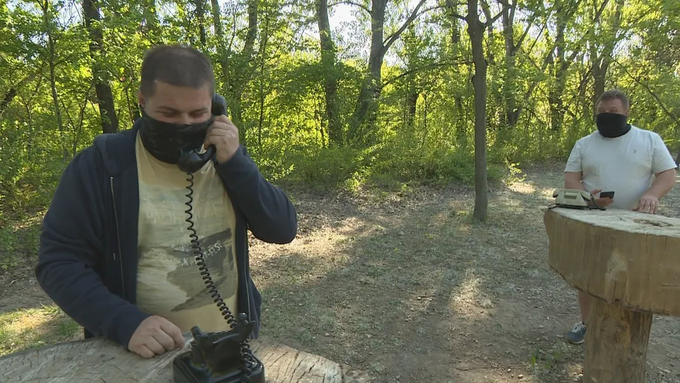 Zručná partia zo Slovenska prerobila staré telefóny na mobily. Pozrite sa, ako fungujú