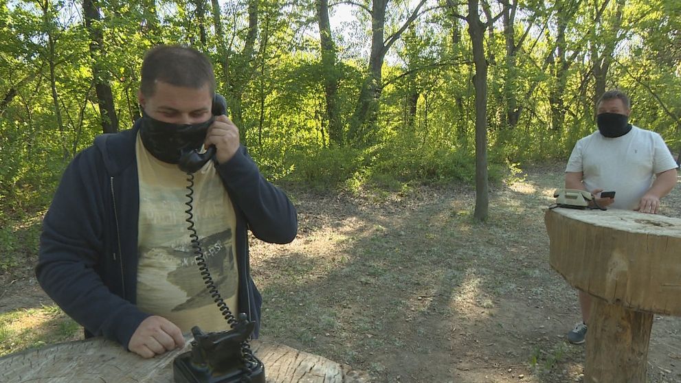 Zručná partia zo Slovenska prerobila staré telefóny na mobily. Pozrite sa, ako fungujú