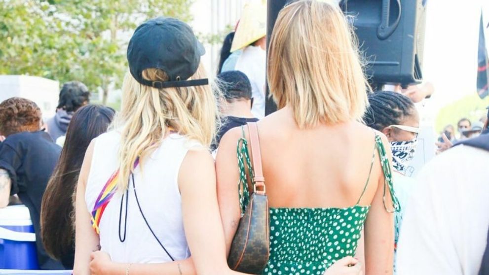 Cara Delevingne dlho nezostala single: Vrúcne objatia s mladučkou topmodelkou