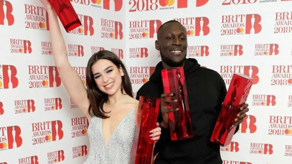 Brit Awards 2018: Večer ovládli Dua Lipa a Stormzy