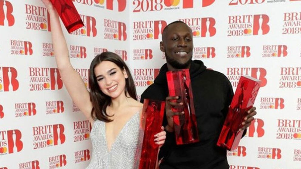 Brit Awards 2018: Večer ovládli Dua Lipa a Stormzy