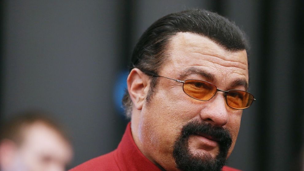 Takto ste Stevena Seagala nikdy nevideli!