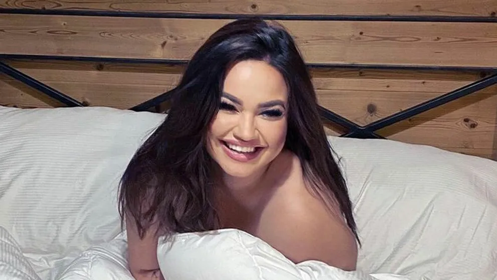 Ďalšia bývalá farmárka zhodila šaty! Sexi zábery priamo z postele