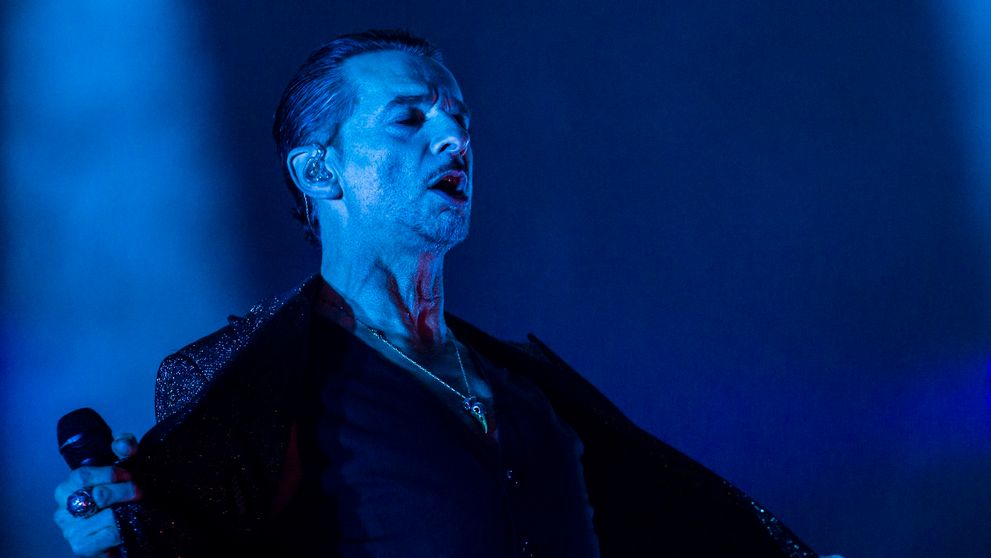 Depešáci opäť roztancovali Bratislavu, a to aj napriek silnému dažďu