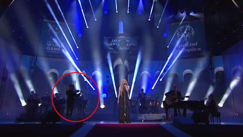 Slovák na jednom pódiu s Avril Lavigne. Nádherné vystúpenie!