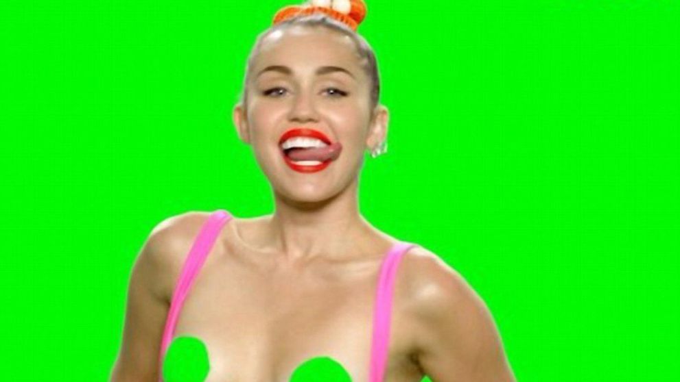 Miley Cyrus sa bez hanby priznala: V tomto klipe bola totálne zhúlená