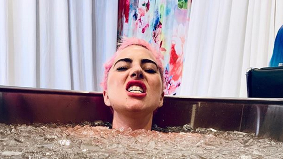 Lady Gaga úplne nahá vo vani. Číra voda nič nezakryla