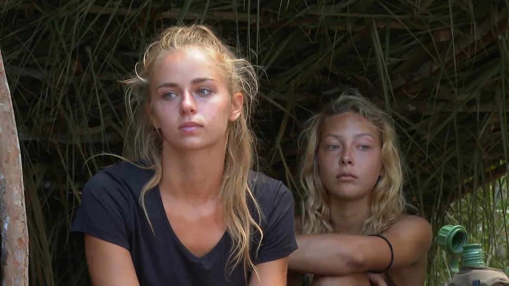 Xéniu obvinili, že má niečo s Tomášom. Ona poukazuje na jeho tajný vzťah s Veve