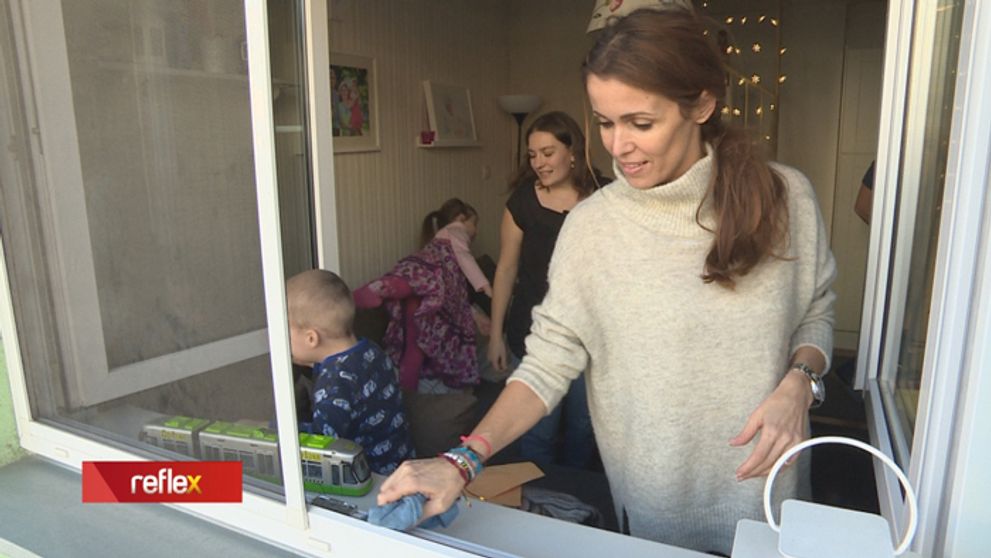 Lenka Šoóšová pomáha v inej domácnosti