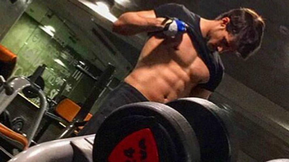 Ktorý seriálový fešák sa pýši takýmito tehličkami?