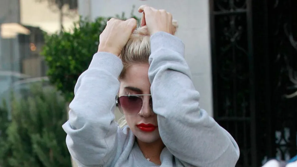 Lady Gaga mala vo videoklipe autonehodu